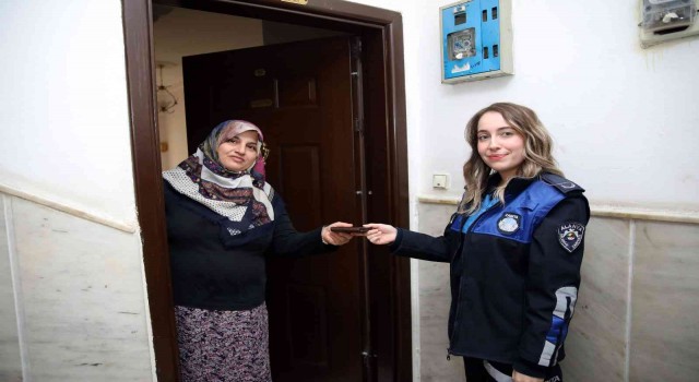 Alanyada tatilcilerin kaybolan eşyaları adresine kargoyla gönderiliyor