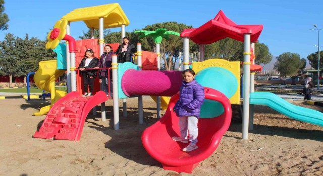 Alaşehirde çocuk ve gençleri sevindiren açılış