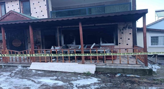Alevlere teslim olan evdeki yaşlı adam hayatını kaybetti
