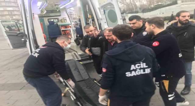 Alkollü şahıs Taksimde metroya düştü