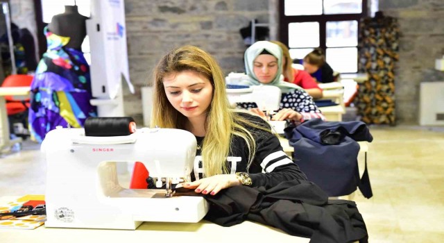Altın iğne projesiyle kadınlara istihdam garantisi