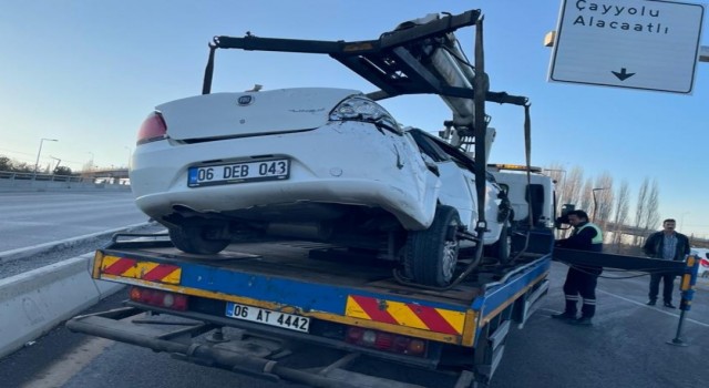Ankarada kontrolden çıkan otomobil karşı şeride uçtu: 1i ağır 3 yaralı