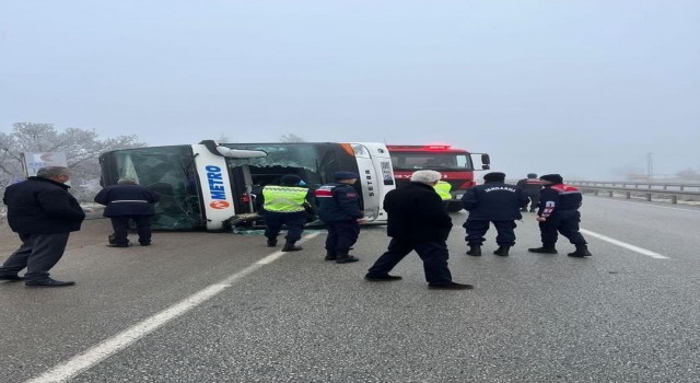 Ankarada yolcu otobüsü devrildi: 6 yaralı