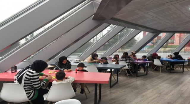 Anneler ve çocukları atölye etkinlikleriyle eğleniyor