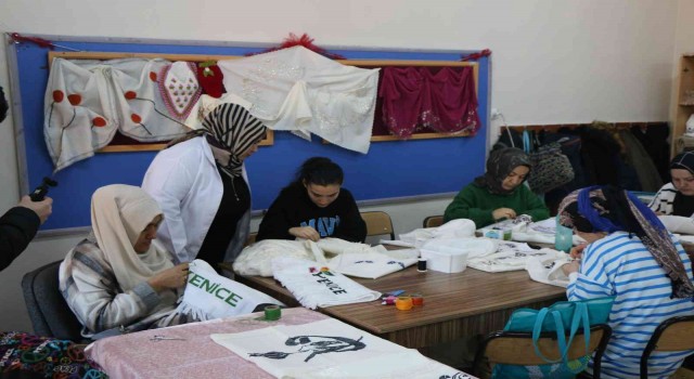 Anneler ve çocukları aynı çatı altında eğitim alıyor