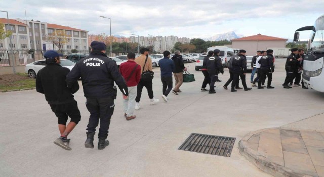 Antalyada aranan 51 firari yakalandı
