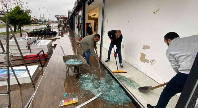 Antalyada hortum dehşeti kamerada