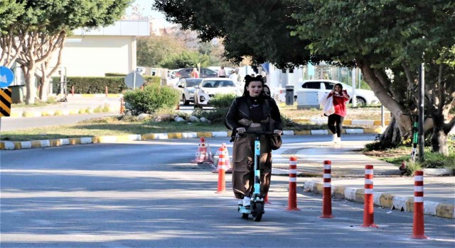 Antalyada scooterlar 50 kilometre hızın üzerinde yollarda kullanılamayacak