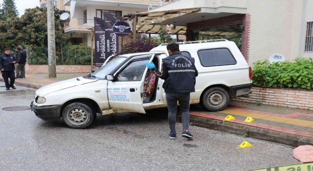 Aracıyla seyir halindeyken husumetlileri tarafından silahla yaralandı