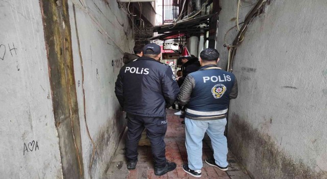 Aranan şüpheliler yılbaşı gecesi yakayı ele verdi