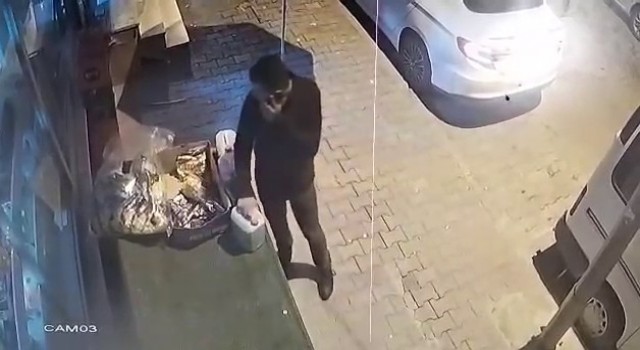 Arnavutköyde deterjan hırsızlığı kamerada