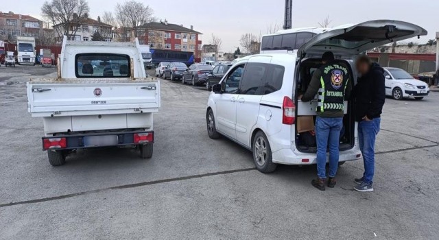 Arnavutköyde trafiği tehlikeye atan kamyonet sürücüsü yakalandı