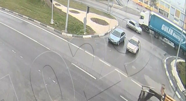 Aşırı hız ve dikkatsizlik kazalara davetiye çıkarttı
