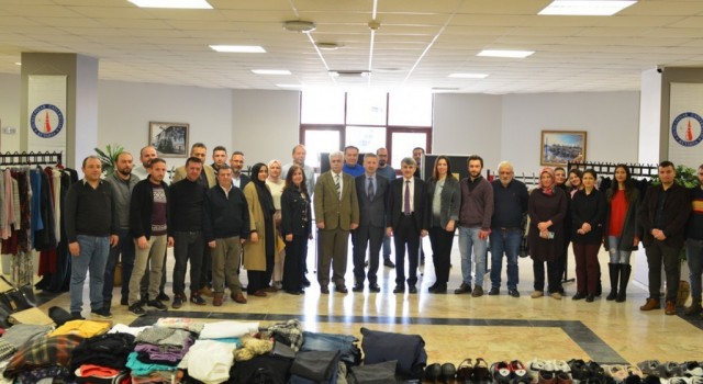 Askıda giysiler DPÜ Giysibanka teslim edildi