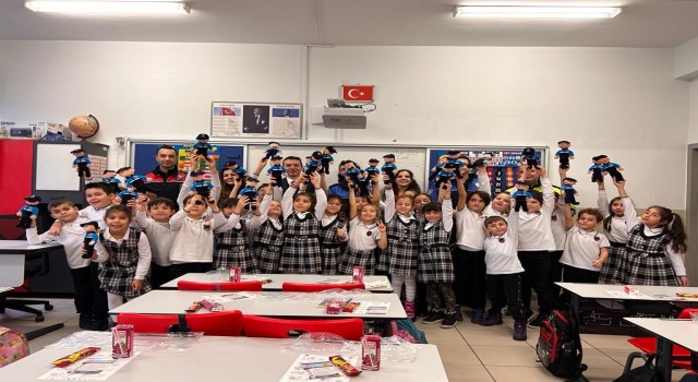 Ataşehirde polis memurları, ilkokul öğrencilerine güvenlik eğitimi verdi