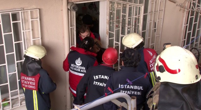 Avcılarda mahsur kalan yaşlı iki hasta yaşlıyı itfaiye kurtardı