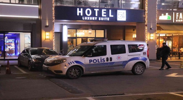 AVMnin otel odasında ölü bulundu, ekipler harekete geçti