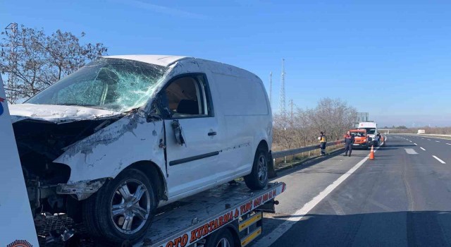 Avrupa Otoyolunda iki otomobil çarpıştı: 2 yaralı
