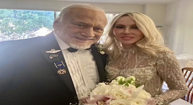 Aya ayak basan astronot 93 yaşında dördüncü kez evlendi