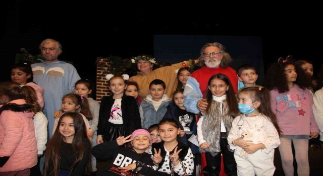 Aydın Büyükşehir Belediyesi Şehir Tiyatrosu çocuklara unutulmaz bir gün yaşattı