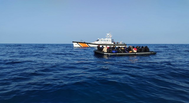 Aydında 40 düzensiz göçmen kurtarıldı