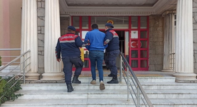 Aydında aranan şahıslar jandarmadan kaçamadı