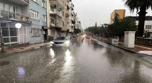 Aydında sağanak yağış etkili oluyor