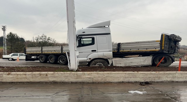 Aynı virajda 4 günde 2nci tır kazası