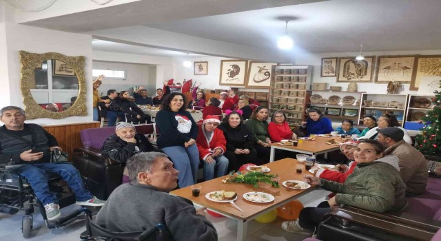 Ayvalıkta engellilerin yeni yıl sevinci