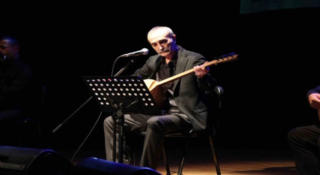 Bağlama ustası Cengiz Özkan Eyüpsultanda konser verdi