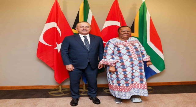 Bakan Çavuşoğlu, Güney Afrikalı mevkidaşı Pandor ile görüştü