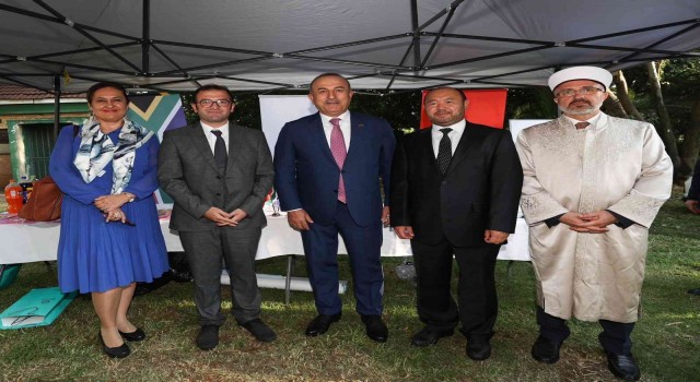 Bakan Çavuşoğlu, son Osmanlı Başkonsolosu Mehmet Remzi Beyin kabrini ziyaret etti