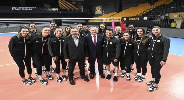 Bakan Kasapoğlu ile Guidetti, Karstan gelen kız voleybolcularla buluştu