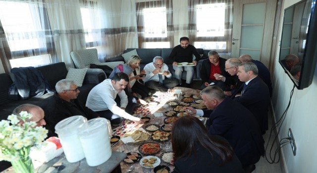Bakan Kurum, Manavgatta afetzedelerin evine konuk oldu
