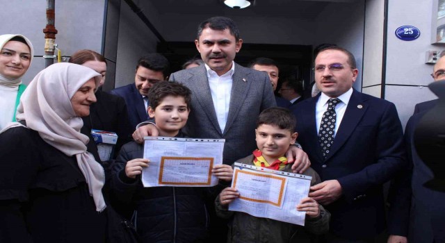 Bakan Kurumdan depremzede çocuklara karne hediyesi