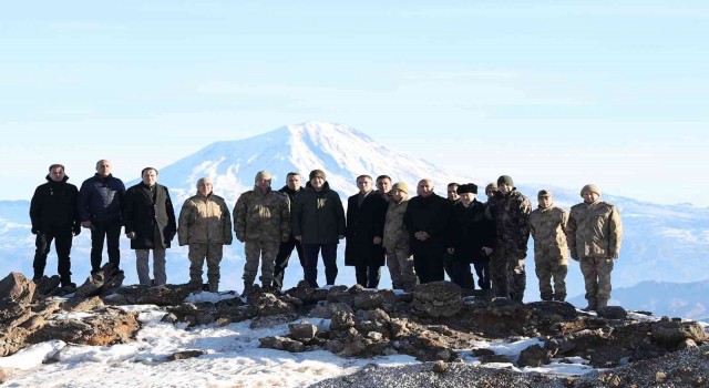 Bakan Soylu yeni yıla teröristlerden temizlenen Tendürek Dağında girdi