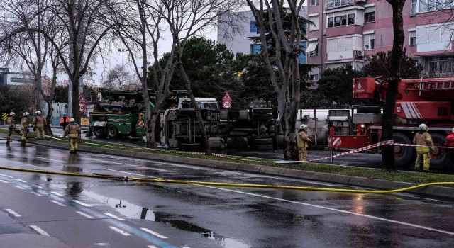 Bakırköyde devrilen LPG yüklü tanker 6 saat sonrası yoldan kaldırıldı