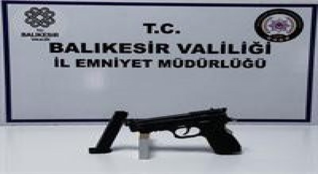 Balıkesirde polis 30 aranan şahsı yakaladı