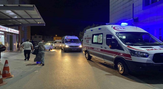 Balkondan düşen kadın hayatını kaybetti, aileler hastanede birbirine girdi