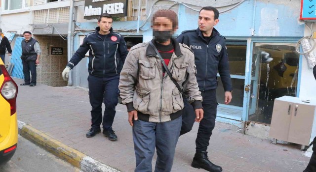 Barınmak için girdiği depoda mahsur kaldı, itfaiye tarafından kurtarıldı