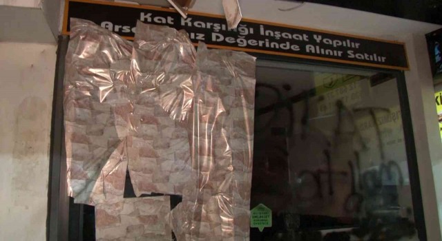 Başakşehirde arsa tartışması nedeni ile yengesini vuran zanlının dükkanını yağmalandı