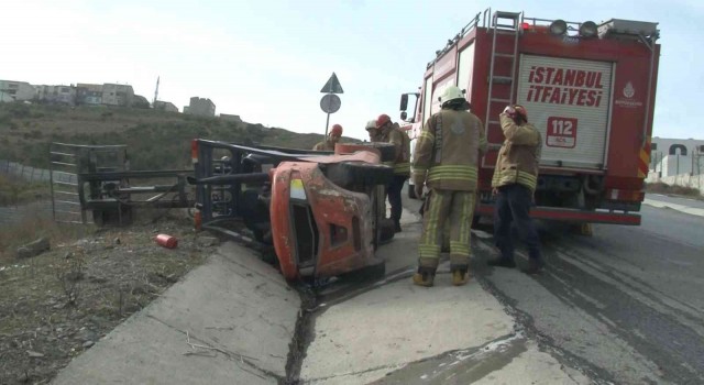 Başakşehirde forklift devrildi, 1i ağır 2 yaralı