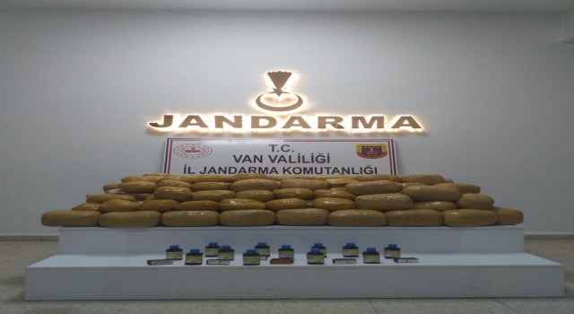 Başkalede 216 kilo uyuşturucu ile 590 adet sentetik hap ele geçirildi