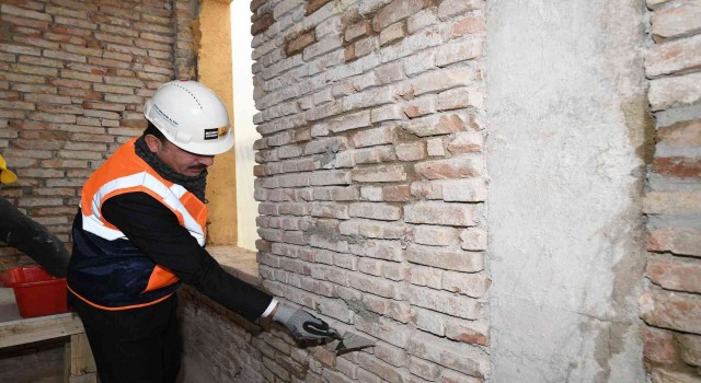 Başkan Altay Depo No 4 Restorasyonunda ilk harcı koydu