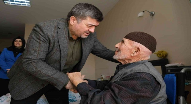 Başkan Aytekin Şenlikoğlundan huzurevine ziyaret