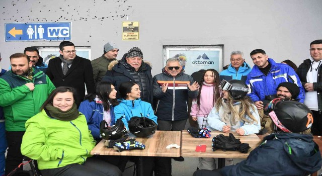 Başkan Büyükkılıç, Yerli ve Yabancı Turistlerle Erciyeste Buluştu