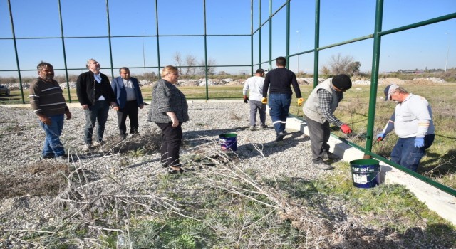 Başkan Erdemden Büyükmangıta 2 halı saha