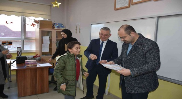 Başkan Kavakligil ile öğrenci arasında gülümseten sohbet