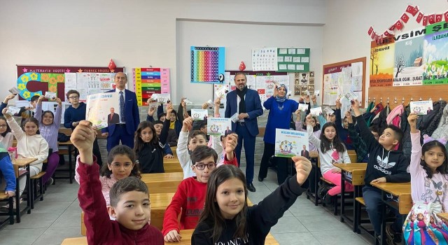 Başkan Özgandan, öğrencilere lunapark bileti hediyesi