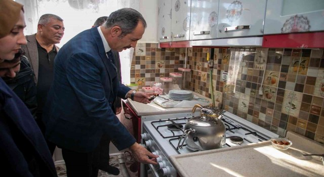 Başkan Tanış doğal gaz ateşinde ilk çayı demledi